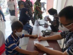 JELANG RAMADHAN, VAKSINATOR LANTAMAL IX SASAR PASAR WAIHERU
