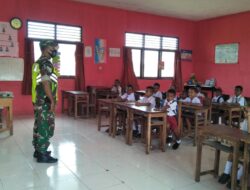 Tumbuhkan Semangat Patriotisme Sejak Dini, Babinsa Wakarleli Beri Wasbang Siswa SD