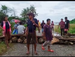 9 Mata Rumah Toinama, Lakukan Palang Lokasi Darmaga Feri Tiakur