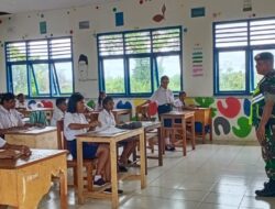 Babinsa-01/Tiakur, Berikan Materi Wasbang dan Bela Negara Kepada Siswa SMP