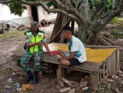 Babinsa Laksanakan Komsos Dengan Pemuda Di Desa Binaan