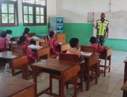 Babinsa-01/Tiakur, berikan materi Wasbang kepada pelajar SD Kristen Poliwu