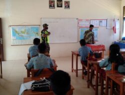 Babinsa Koramil 06/Tiakur, Berikan Materi Wasbang Kepada Murid SD