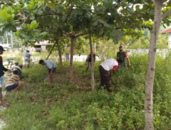 JAGA LINGKUNGAN BERSIH, BABINSA KORAMIL 1511-04/SERWARU BERSAMA WARGA LAKUKAN KARYA BHAKTI