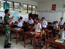 Tanamkan Rasa Cinta Tanah Air, Babinsa Berikan Materi Wasbang Siswa-Siswi SD