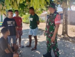 Komsos Bersama Para Pemuda, Babinsa-1511-06/Wetar Ajak Jaga Kamtibmas