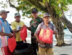 Koramil 1504-04/Salahutu Bantu Masyarakat Pantai Liang