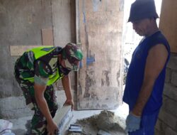 Rasa Peduli Terhadap Warga Binaan, Babinsa Bantu Buat Batako