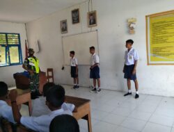 Babinsa-02/P.Masela, Berikan Materi Wasbang Dan Disiplin Kepada Siswa SMP