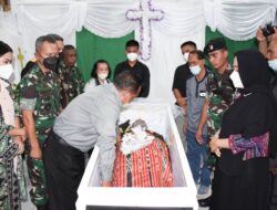 Doa dan Penghormatan Mengantar Keberangkatan Jenazah Alm. Brigjen TNI Stepanus Mahury