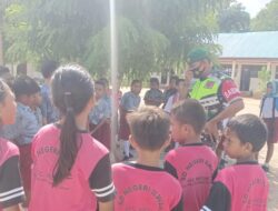 Tanamkan Rasa Cinta Tanah Air, Babinsa Berikan Materi Wasbang Kepada Murid SD