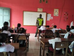 Babinsa Koramil 1511-01/Tiakur, Berikan Materi Wasbang Kepada Siswa SD