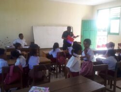 Peduli Pendidikan, Babinsa Ajarkan Wawasan Kebangsaan Kepada Siswa SD