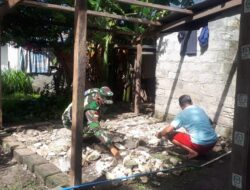 Jaga Kekompakan Dan Keharmonisan Babinsa Bantu Bangun Rumah Warga Binaan