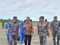 DANLANTAMAL IX SAMBUT KEDATANGAN PANGLIMA KOARMADA III TRANSIT DI VIP ROOM PEMDA BANDARA PATTIMURA AMBON