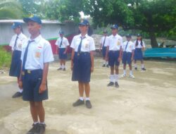 Babinsa Koramil 02/P.Masela, Latih PBB Kepada Siswa-Siswi SMP