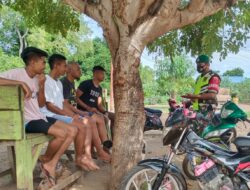 Melalui Komsos, Babinsa ingatkan Para Pemuda Jahui Miras Dan Narkoba