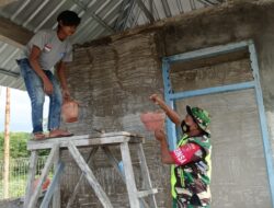 Berperan Dalam Setiap Kegiatan, Babinsa Bantu Acih Diding Rumah Warga Binaan