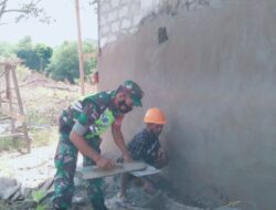 Peran Dalam Kegiatan apapun, Babinsa Bantu Plester Dinding Rumah Warga Binaan
