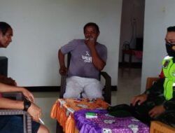 Terus Jaga Hubungan Baik, Babinsa Melaksanakan Komsos Dengan Masyarakat Binaan