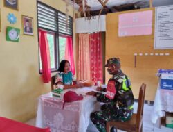 Pererat Hubungan Baik, Babinsa Giat Komsos Bersam Ibu Guru SD Kristen P.Wetang
