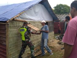 Melalui Komsos Babinsa, Giat Karya bakti Bantu Warga pasang Jendela Kamar