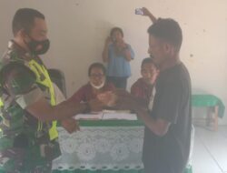 Dampingi Pembagian BLT DD, Babinsa Desa Pota Besar Pastikan Warganya Merasa Aman Dan Nyaman