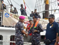 BRIGJEN TNI (MAR) SAID LATUCONSINA, M.M., M.T. DAN PEJABAT UTAMA LANTAMAL IX SAMBUT KRI DEWARUCI DAN PESERTA MUHIBAH BUDAYA JALUR REMPAH NUSANTARA 2022 DI BANDA NEIRA.