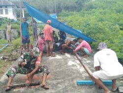 Manunggal Bersama Rakyat, Babinsa Bantu Warga Bangun Rumah