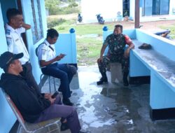 Babinsa koramil 1511-05/Wonreli, Giat Komsos Dengan Petugas Bandara
