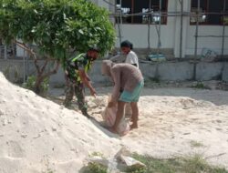 Babinsa koramil -02/P.Masela, bantu warga Angkat pasir untuk pembangunan gereja