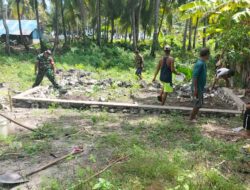 Bagun Keakraban, Babinsa Bantu Warga Pembuatan Pondasi Rumah