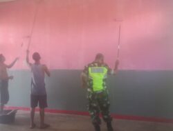 Peduli Dengan Sesama, Babinsa Bantu Pengecatan Rumah Warga