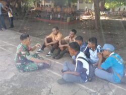 Peduli Dengan Pelajar, Babinsa Giat Komsos Bersama Murid SMAN 12 MBD