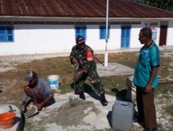 Bangun Keakraban, Babinsa Bantu Pembuatan Pondasi Rumah Milik Warga Binaan