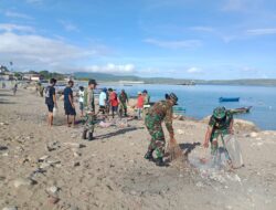 Sinergitas TNI-Polri ajak Warga Giat Karbak Pembersiha Pesisir Pantai