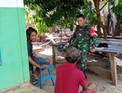Jalin Keakraban, Babinsa Komsos Dengan Warga Desa Binaan