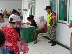 Wujudkan Balita Sehat, Babinsa-05 Dampingi Petugas Berikan Layanan Posyandu
