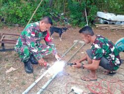 Giat Karbak, Babinsa Bantu Majelis Jemaat Kaiwatu Buat Pohon Natal