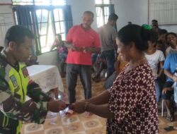 Pastikan Aman, Babinsa-05/Wonreli Dampingi Pemdes Nomaha Pembagian BLT DD