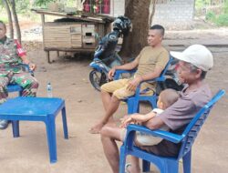 Ciptakan Kedekatan Warga Binaan, Babinsa Koramil-01/Tiakur Melaksanakan Komsos