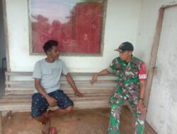 Cuaca Buruk, Babinsa Giat Komsos Himbau Warga Tetap Waspada Saat Melaut
