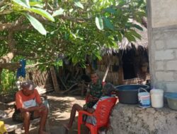 Dengan Komsos, Babinsa Ajak Warga Binaan Gotong Royong Bagun Balai Dusun