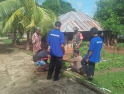 Perkuat Sinergitas, Babinsa Karbak Bantu Pemasagan Dan Perbaikan Pipa Air