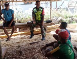 Jaga Hubungan Harmonis, Babinsa- 05/Wonreli Giat Komsos Dengan Warga Binaan