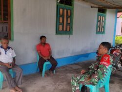 Babinsa-01/Tiakur, Lakukan komsos dengan warga kampung Babar