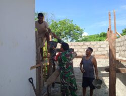 Manunggal Dengan Rakyat, Babinsa Bantu Warga Bangun Rumah