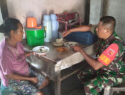 Babinsa-01/Tiakur, Masuk Dapur Warga Sebagai Wujud Peduli Pada Masyarakat