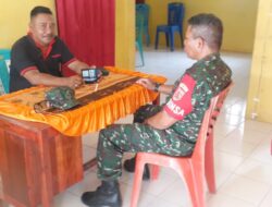 Melalui Komsos, Babinsa Ajak Kades Menghimbau Kepada Warga Agar Jangan Melaut