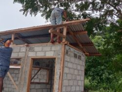 Babinsa Koramil-01/Tiakur, bantu warga binaan bangun kios tempat usaha